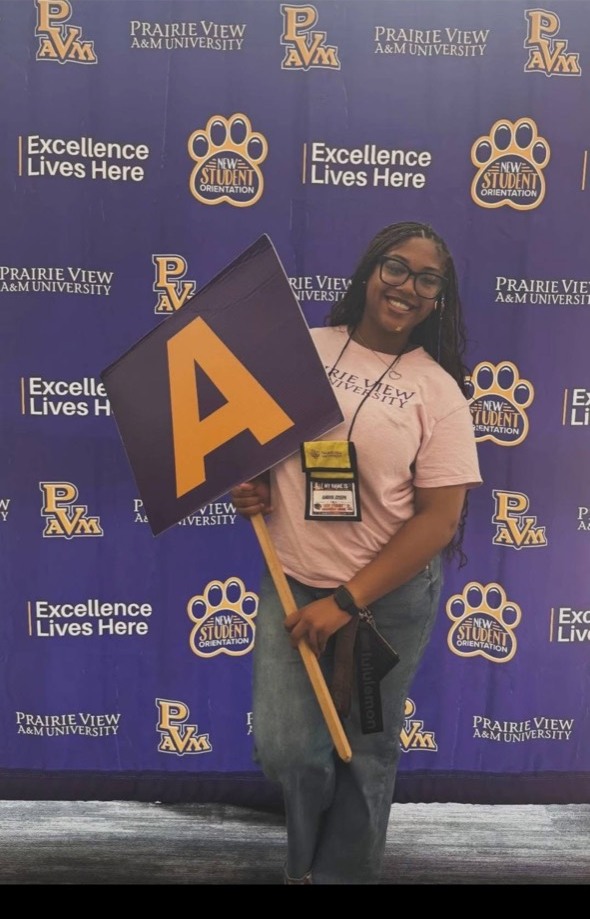 Prairie View A&M student holding a large letter A at new student orientation